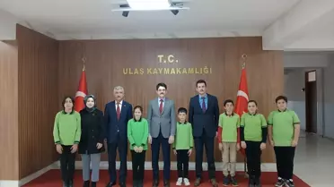 Baharözü Ortaokulu Öğrencileri Kaymakam Eskimez'i Bayrak Sevgisiyle Karşıladı