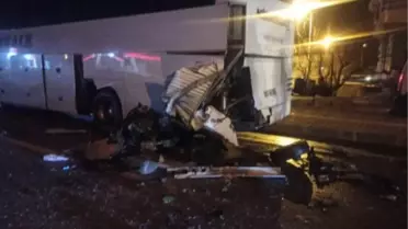 Osmancık'ta Hafif Ticari Araç Otobüse Çarptı: Sürücü Ağır Yaralı