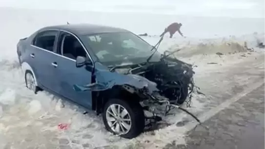 Kaza yerinde tır ve otomobil