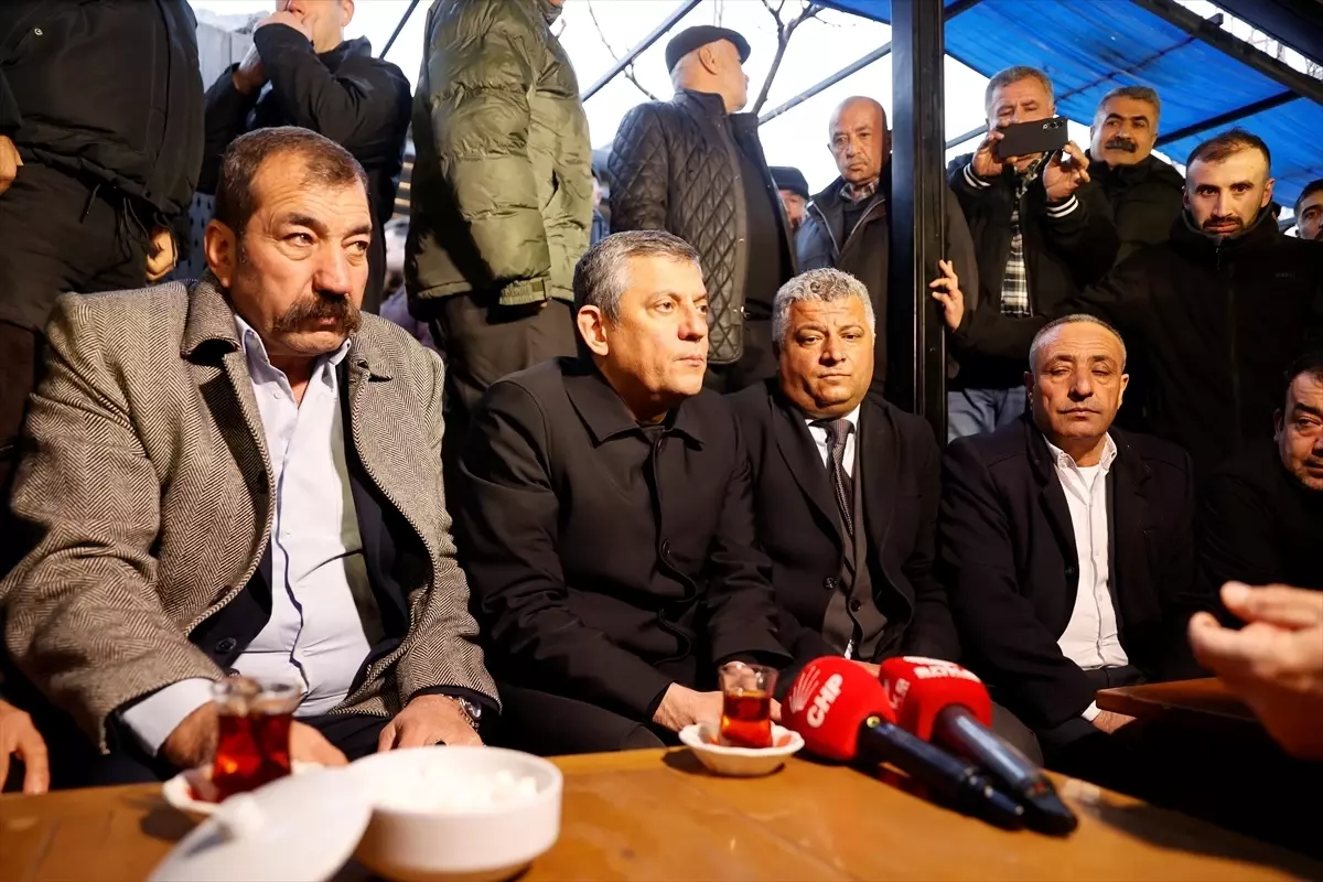 Özgür Özel, Malatya’da Esnafla Buluşup Yeni Projelerini Tanıttı