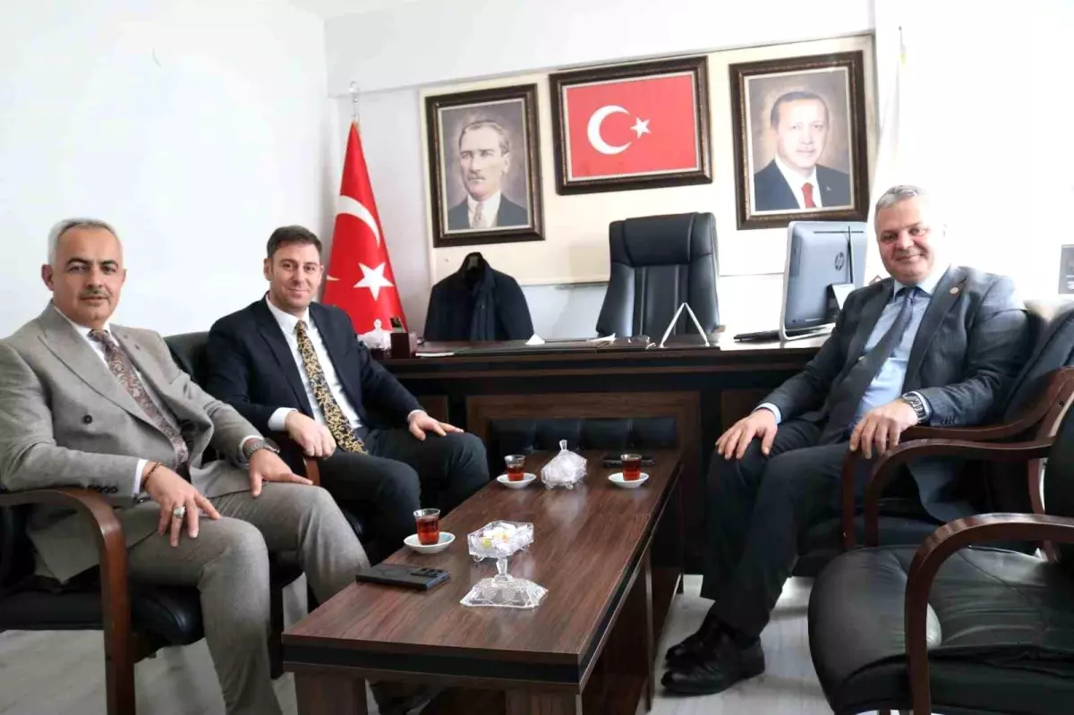 Erzurum Oltu’da DSİ Bölge Müdürü Oğuzhan Yavuz, Muhtarlarla Yatırım Planlarını Değerlendirdi