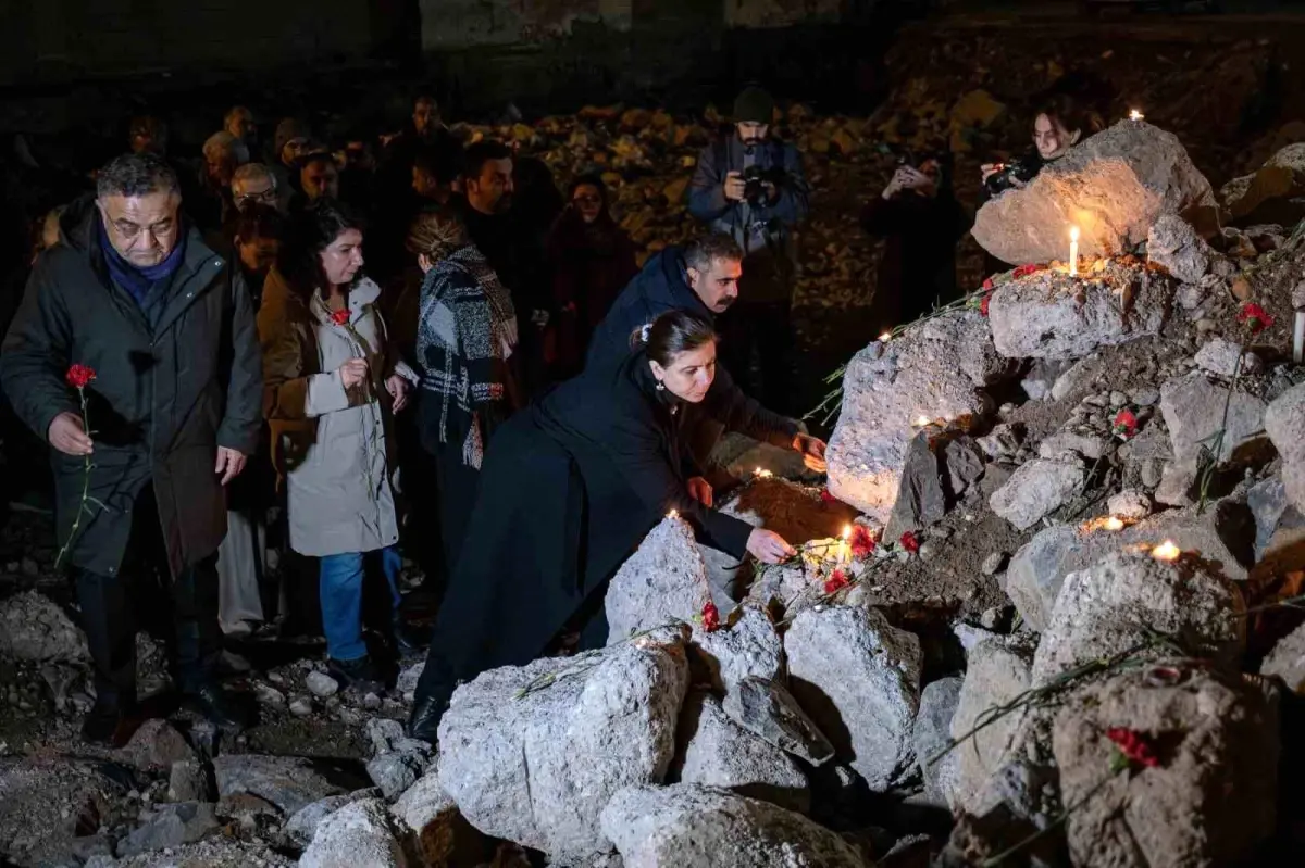 Diyarbakır’da Kahramanmaraş Depremlerinin 3. Yıl Dönümünde Anma Töreni Gerçekleştirildi