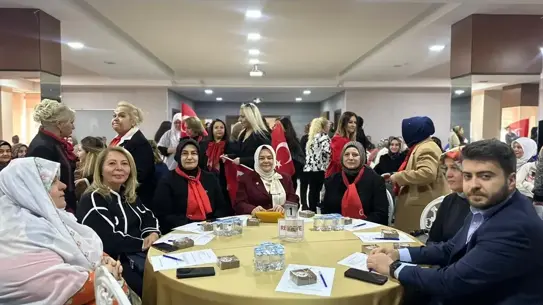 Çalıştayda konuşma yapan parti temsilcisi