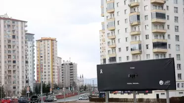 Talas Belediyesi 6 Şubat Depremi Anma Etkinliğinde Billboardlarla Saygı Duruşu Gösterdi