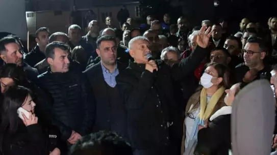 Zeydan Karalar, 6 Şubat Deprem Yıldönümünde Adana’da Anma Törenine Katıldı ve Deprem Uyarılarını Paylaştı