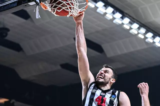 Maçta Zizic'in aksiyonu