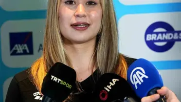 Defne Kurt, Singapur'da Dünya Şampiyonası'nda 5 Altın Madalya ile Tarihe Adım Attı