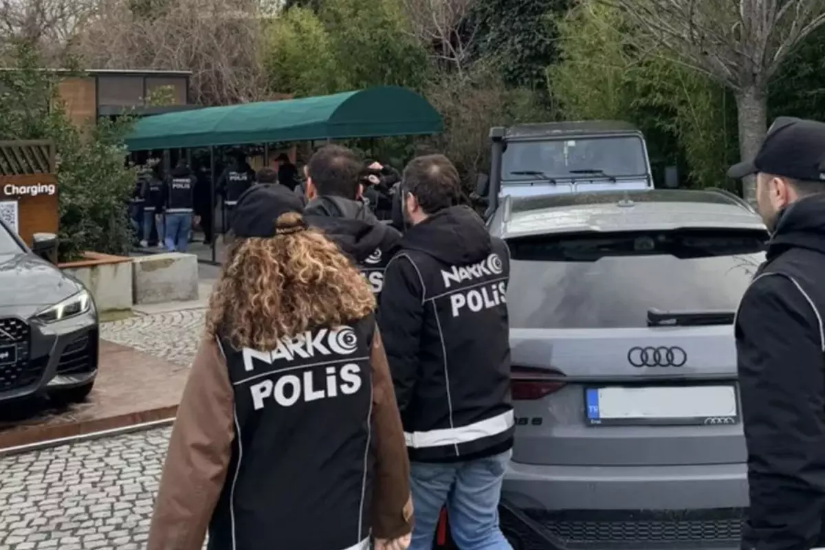 Bebek'te ClubHouse'ta 100 Polisli Narkotik Operasyonu: K‑9 Köpekleri de Sahada