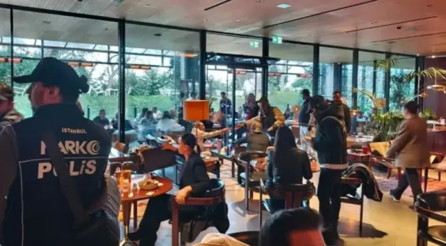 K‑9 köpekleri arama sırasında