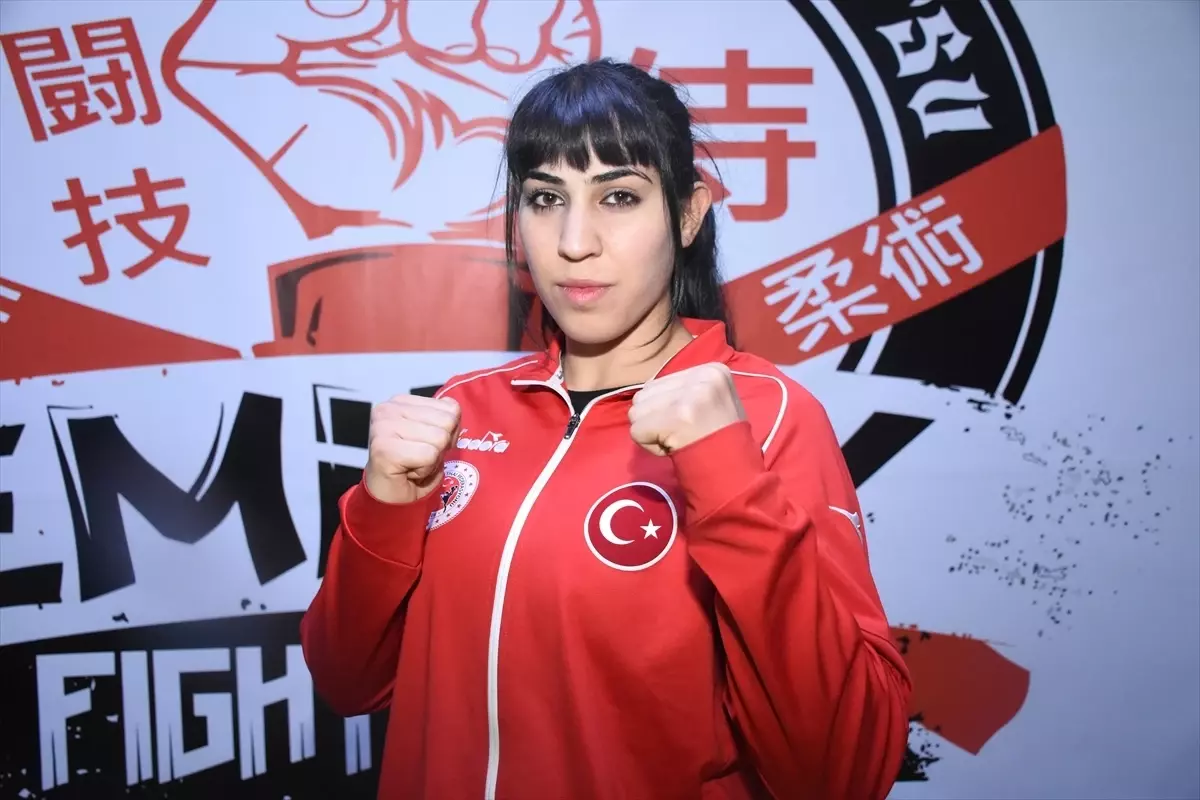 Ayşegül Ay, Antrenör Babasıyla Dünya Şampiyonası Yolunda