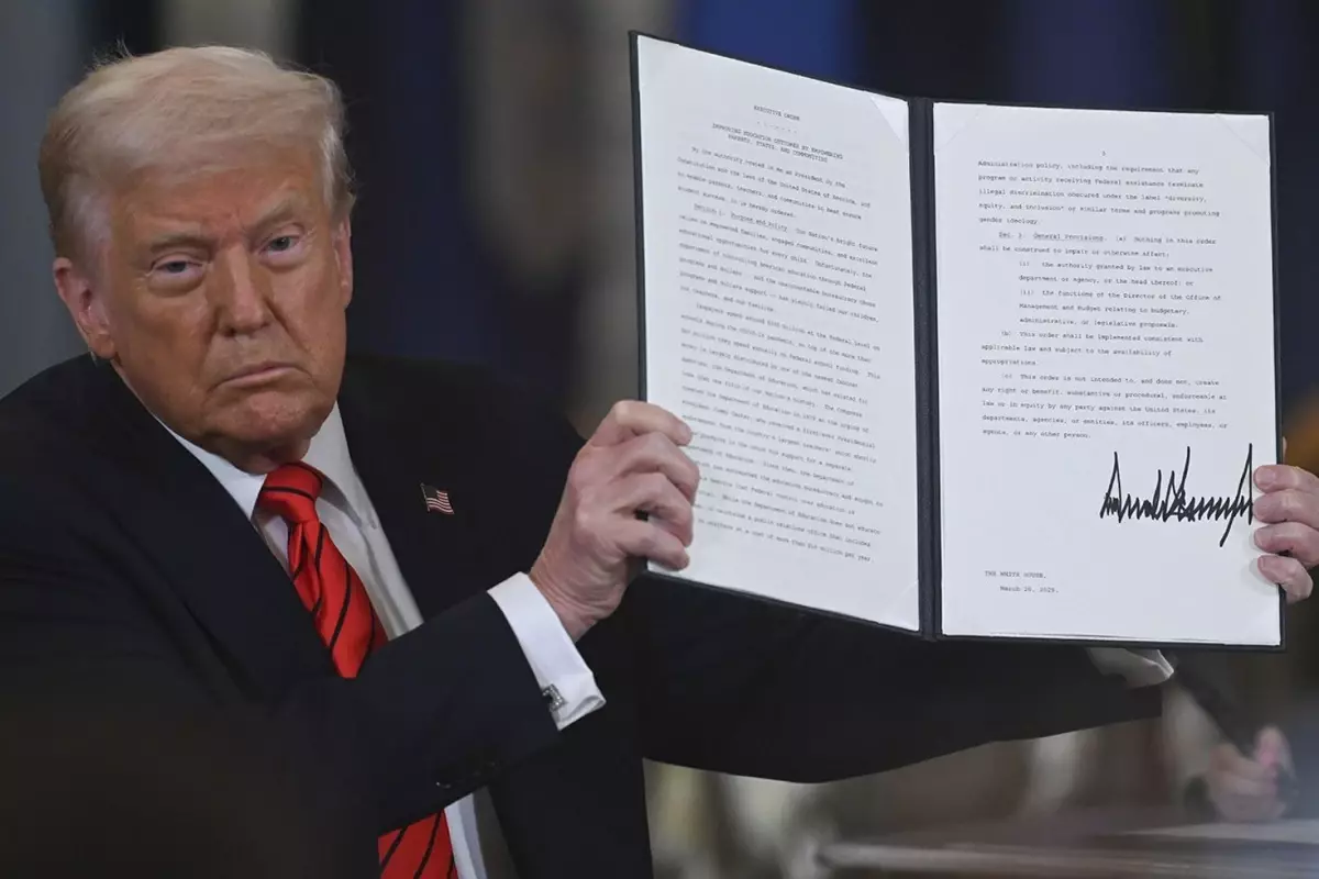 ABD, İran'la Ticaret Yapan Ülkelere Yeni Gümrük Vergisi Getiriyor