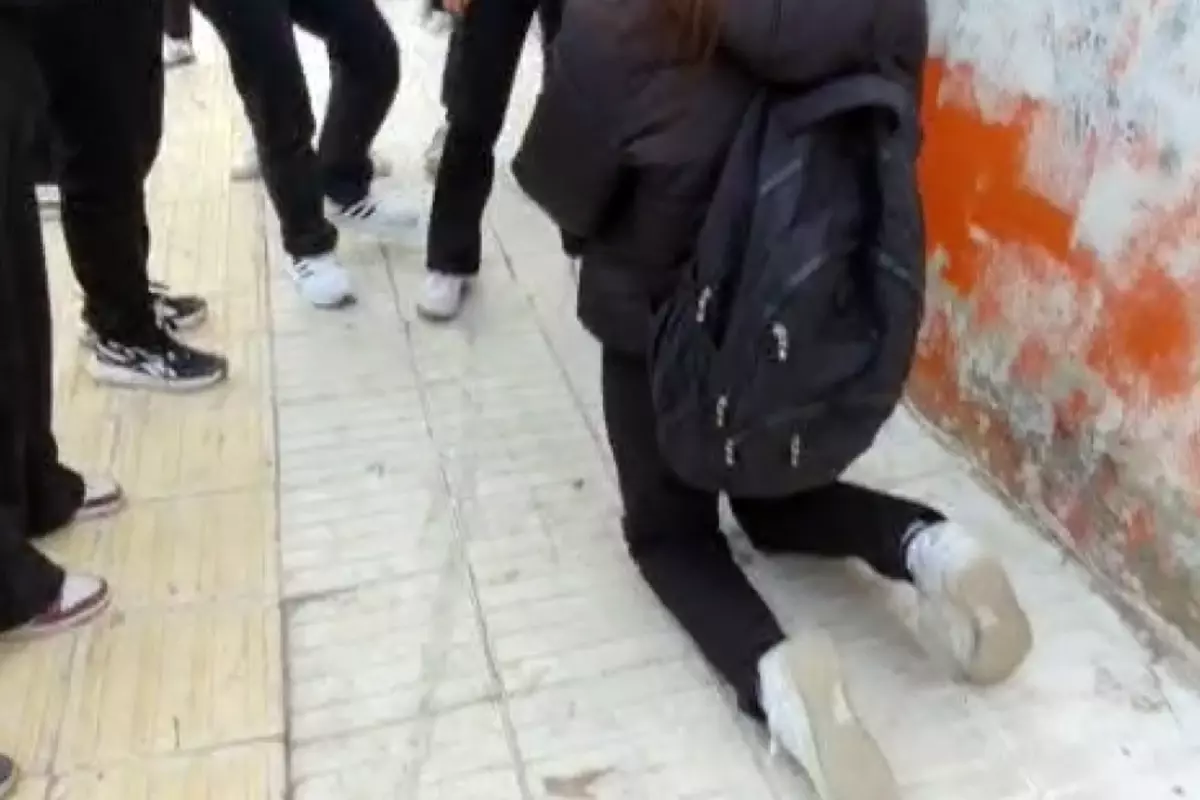 Çorum’da 13 Yaşındaki Kız Öğrenciye Okul Önünde Zorla Özür İstendi