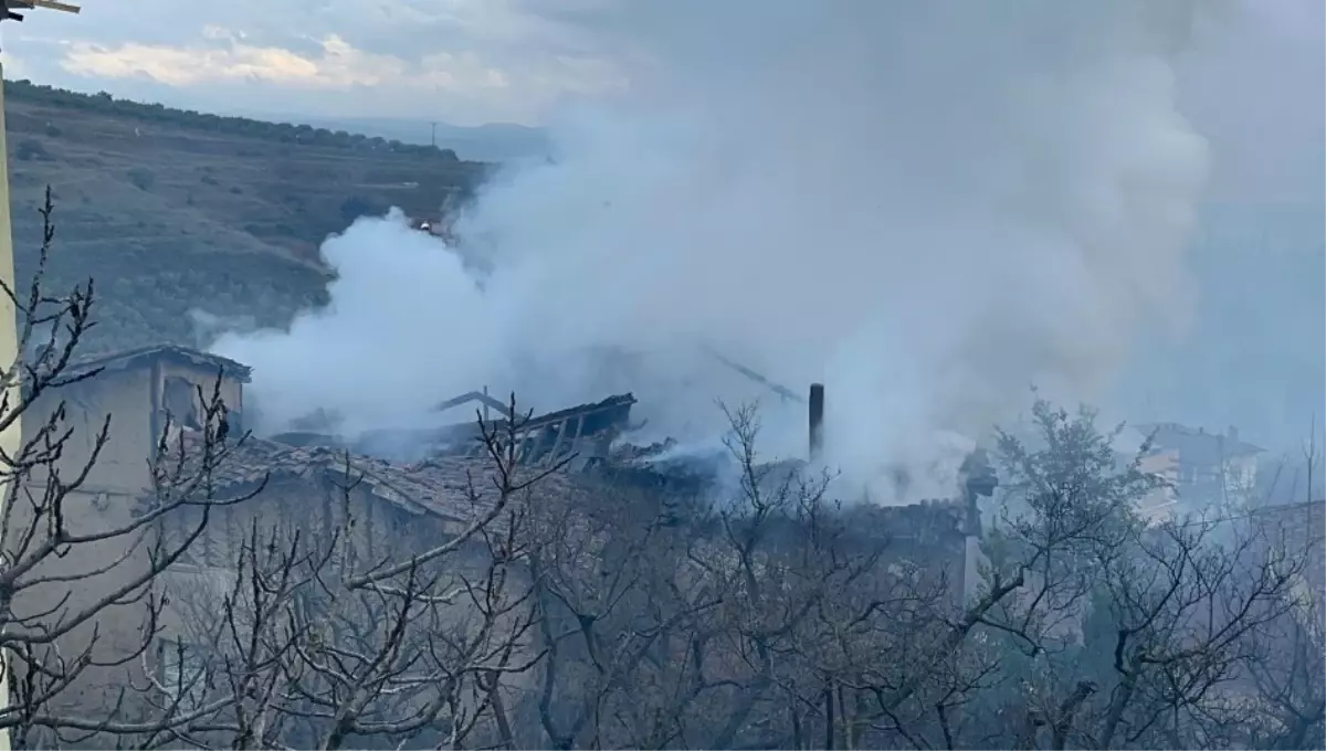 İznik’te Baca Temizliği Sırasında Çıkan Yangın Kerpiç Evi Yaktı