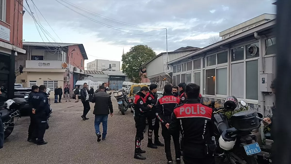 Adana Yüreğir'de Silahlı Saldırı: 4 Kişi Yaralandı