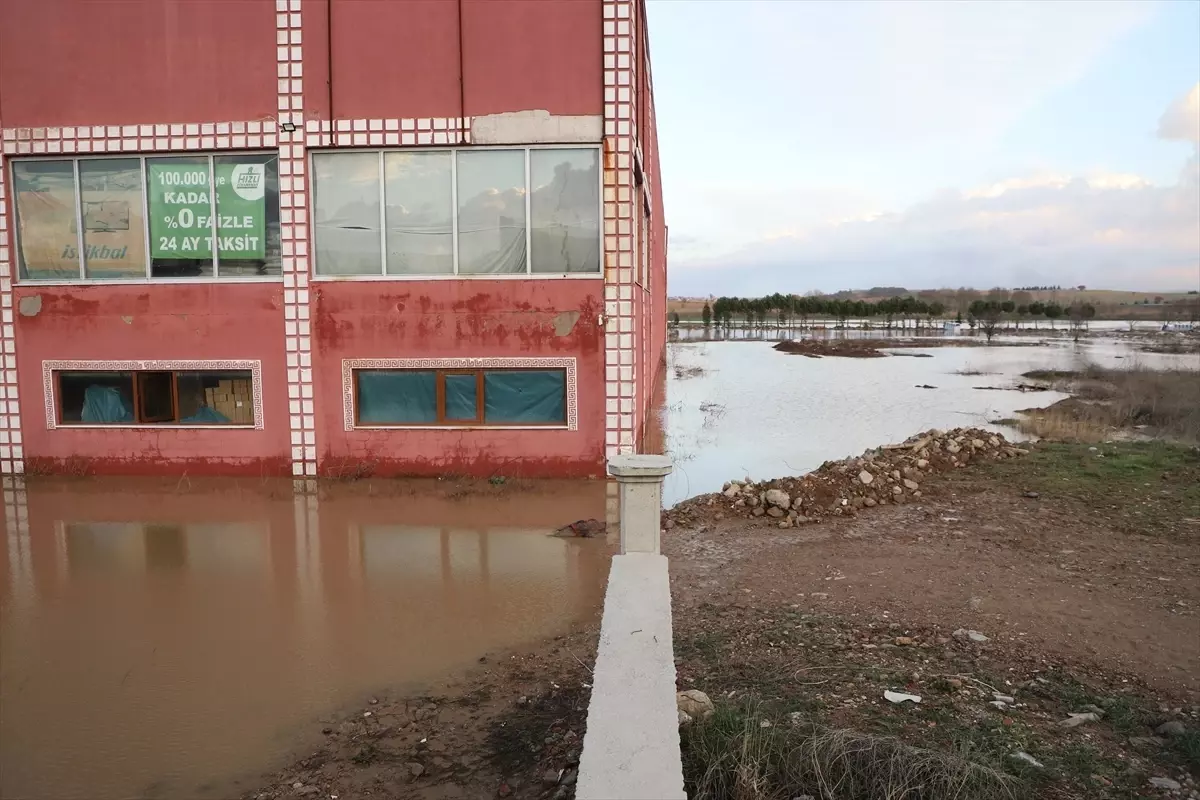 Uşak’ta Değirmendere Deresi Taşkını 35 İşyerini Sular Altına Çekti