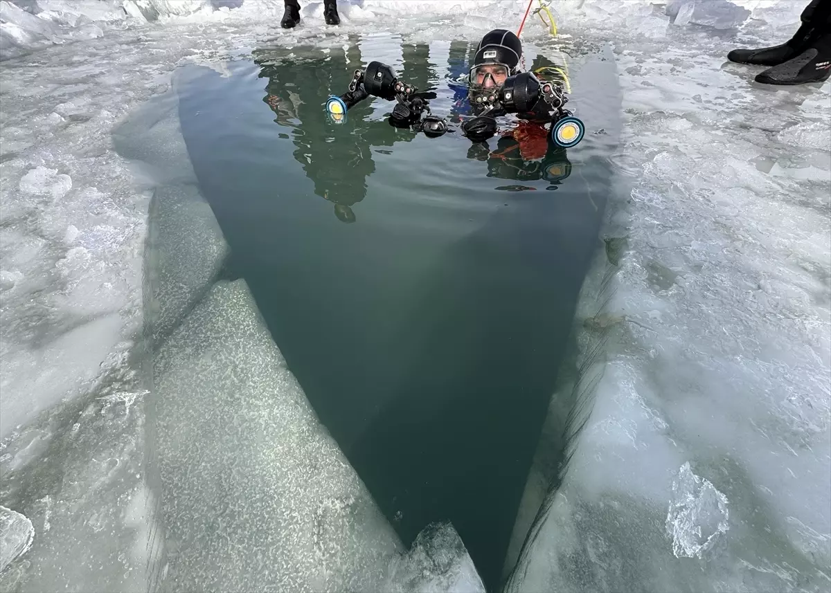 İskenderun Teknik Üniversitesi Öğrencileri Çıldır Gölü'nde Buz Altı Dalışını Başarıyla Tamamladı