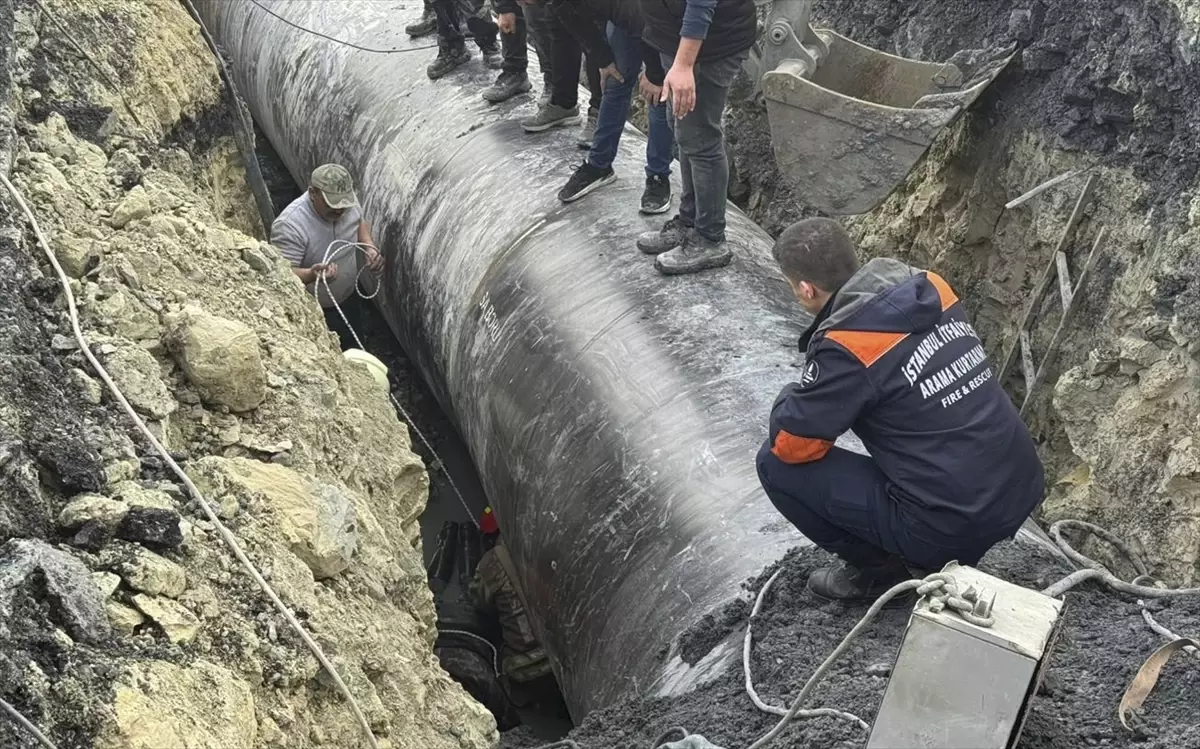 Başakşehir'de Boru Döşeme Çalışması Sırasında İşçi Başına Taş Düşmesi Olayı