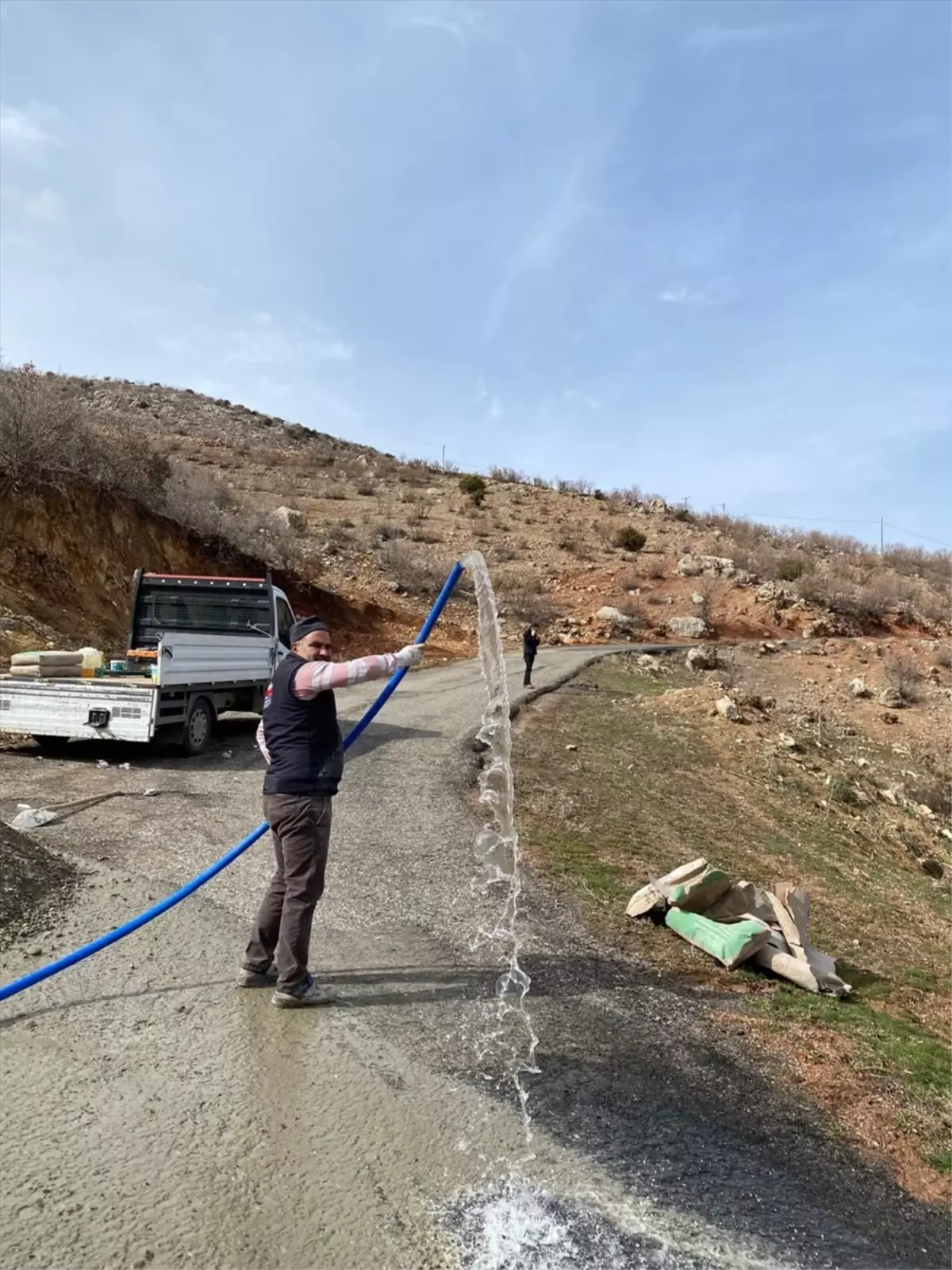 Hasankeyf'te Güneş Enerjili Su Kuyusu Hayvanların İhtiyacını Karşılıyor