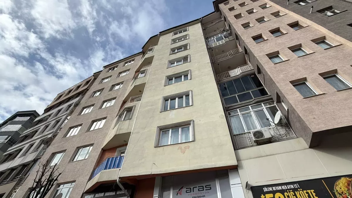 Eskişehir'de Baz İstasyonu Bakım Çalışması Sırasında Operatör Çatıdan Düşerek Hayatını Kaybetti