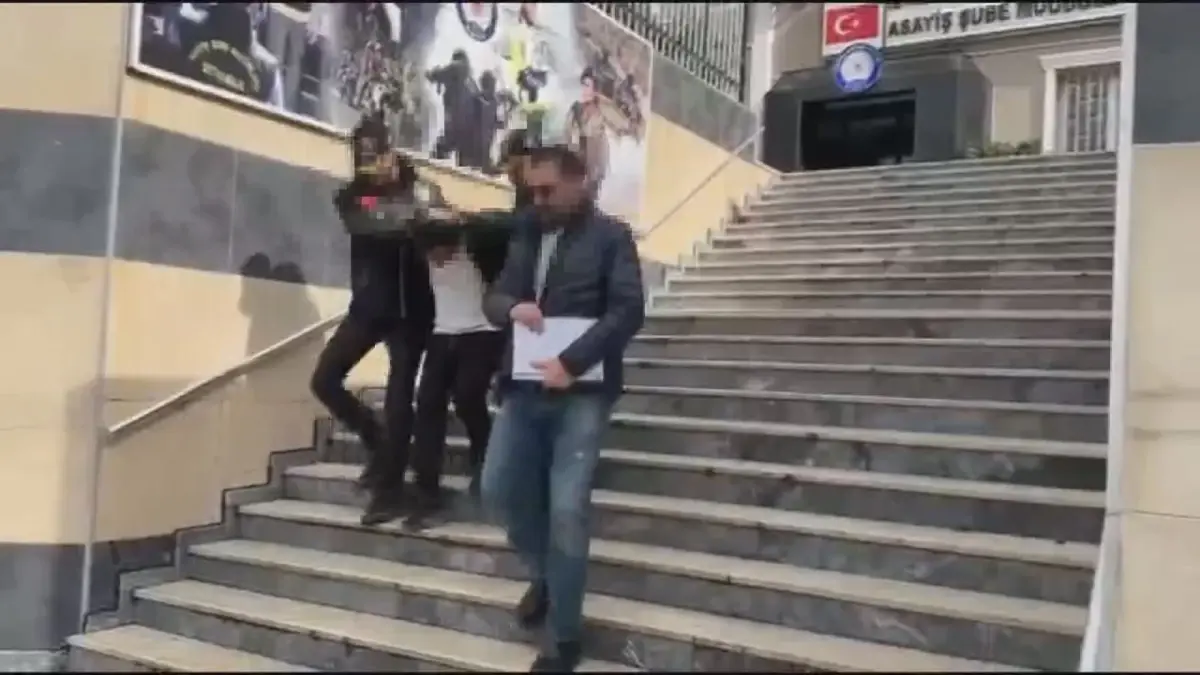 Fatih'te Banka Soygunu Güvenlik Kameralarında Görüldü, Şüpheli Kısa Sürede Yakalandı