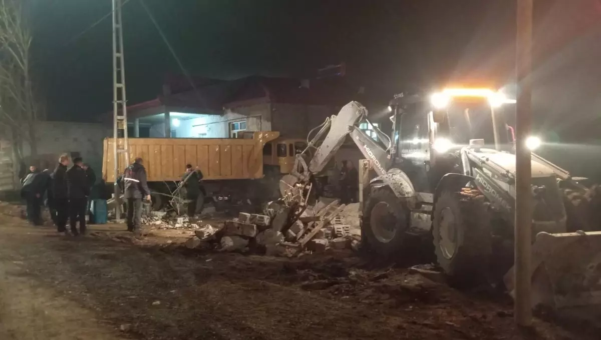 Iğdır’da Temizlik Kamyonu Ev Duvarına Çarparak Yaralı Bıraktı