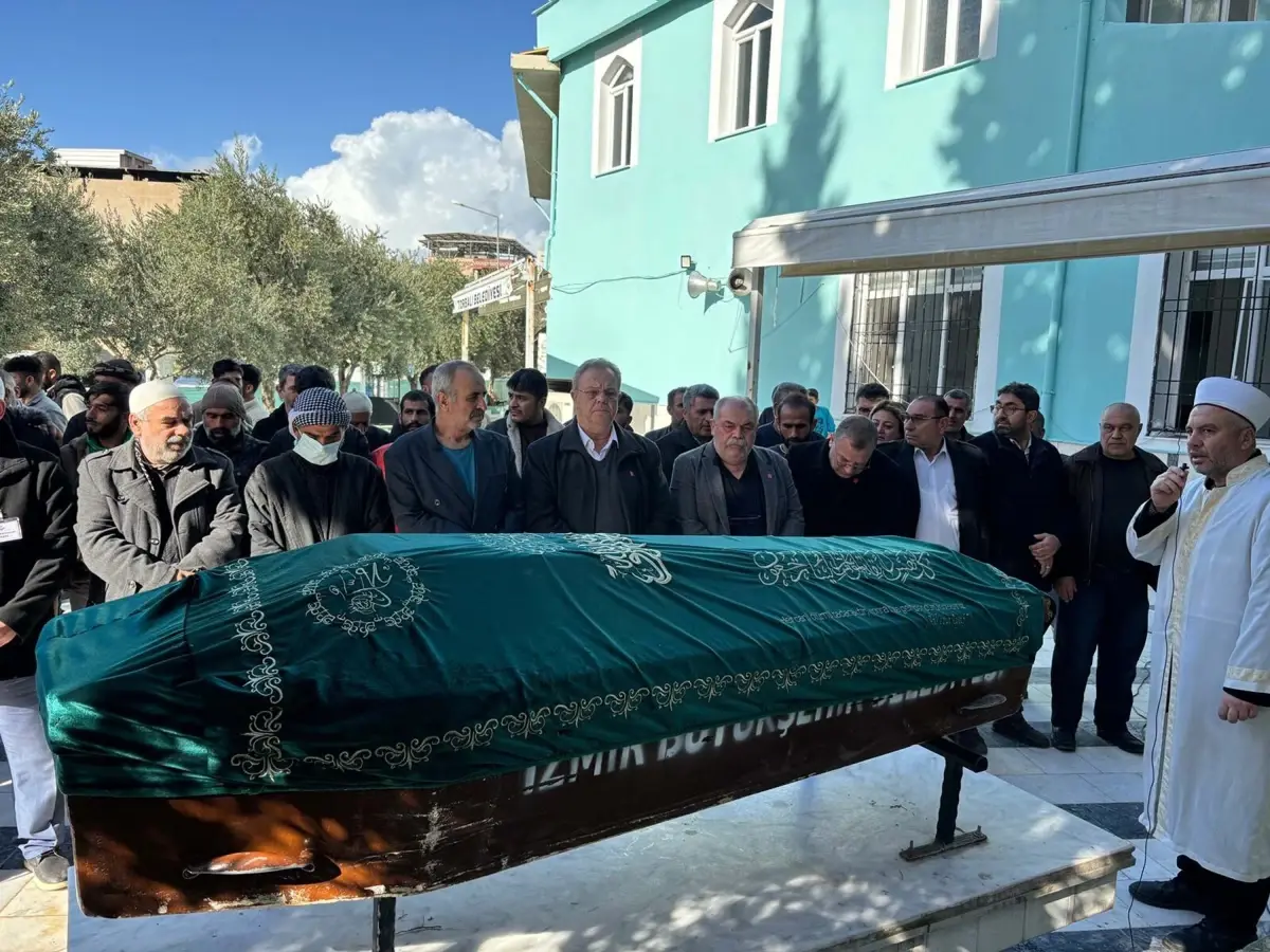 İzmir'de Derede Yaşanan Trajik Olayın Ardından Cenaze Töreni: Berivan Bozan Toprağa Verildi