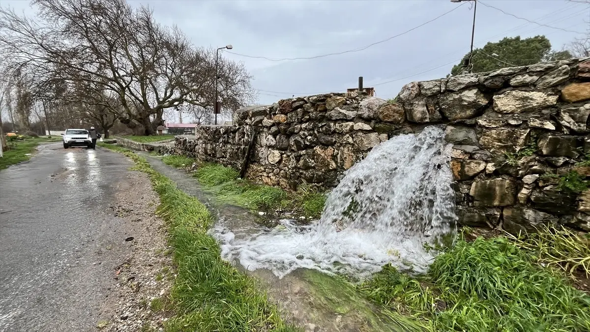 Bayramiç Barajı %100 Dolu, Köyde Sular Taşların Arasından Fışkırdı