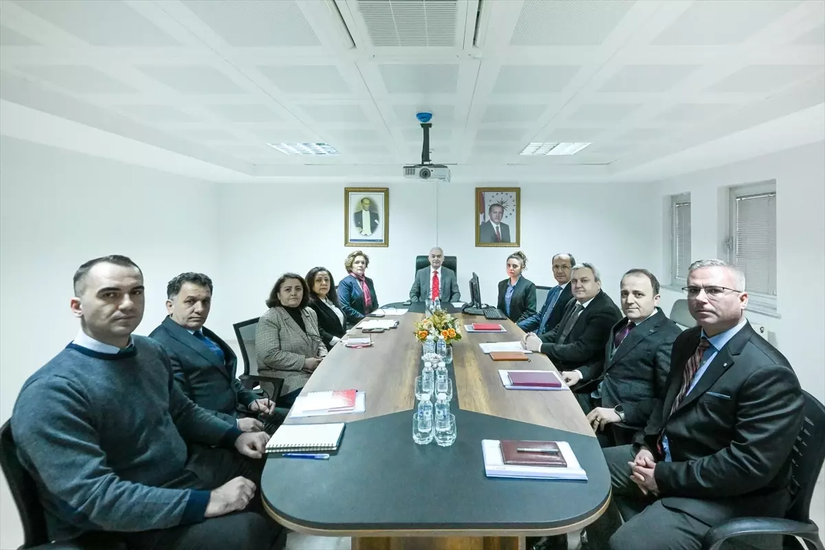 Kırklareli Valisi Uğur Turan'dan Nüfus Müdürlüğü Ziyareti: Personelle Buluşma ve Teşekkür