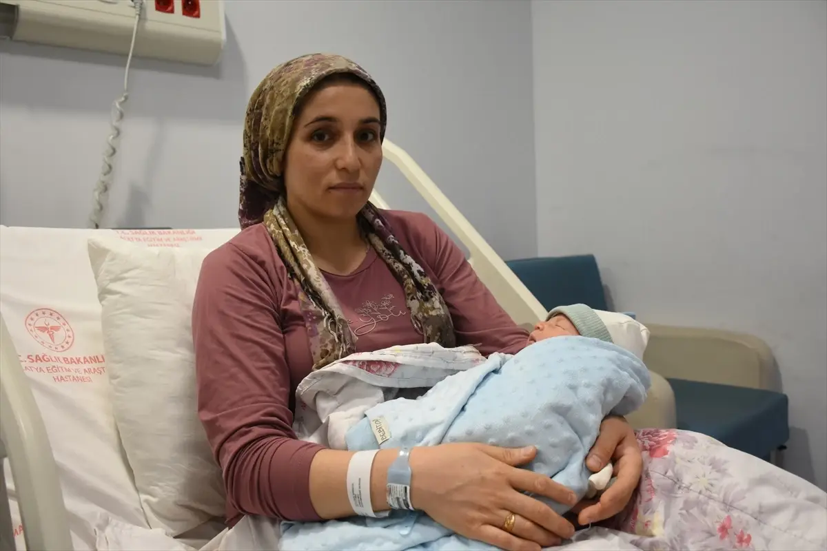 Depremde Kızını Kaybeden Anne, Aynı Gün Erkek Bebek Doğurdu