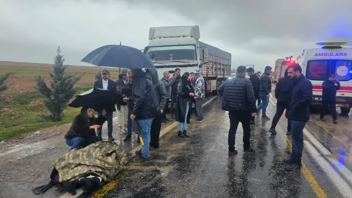 Mardin'de Otomobil ve TIR Çarpışması: 1 Ölü, 7 Yaralı