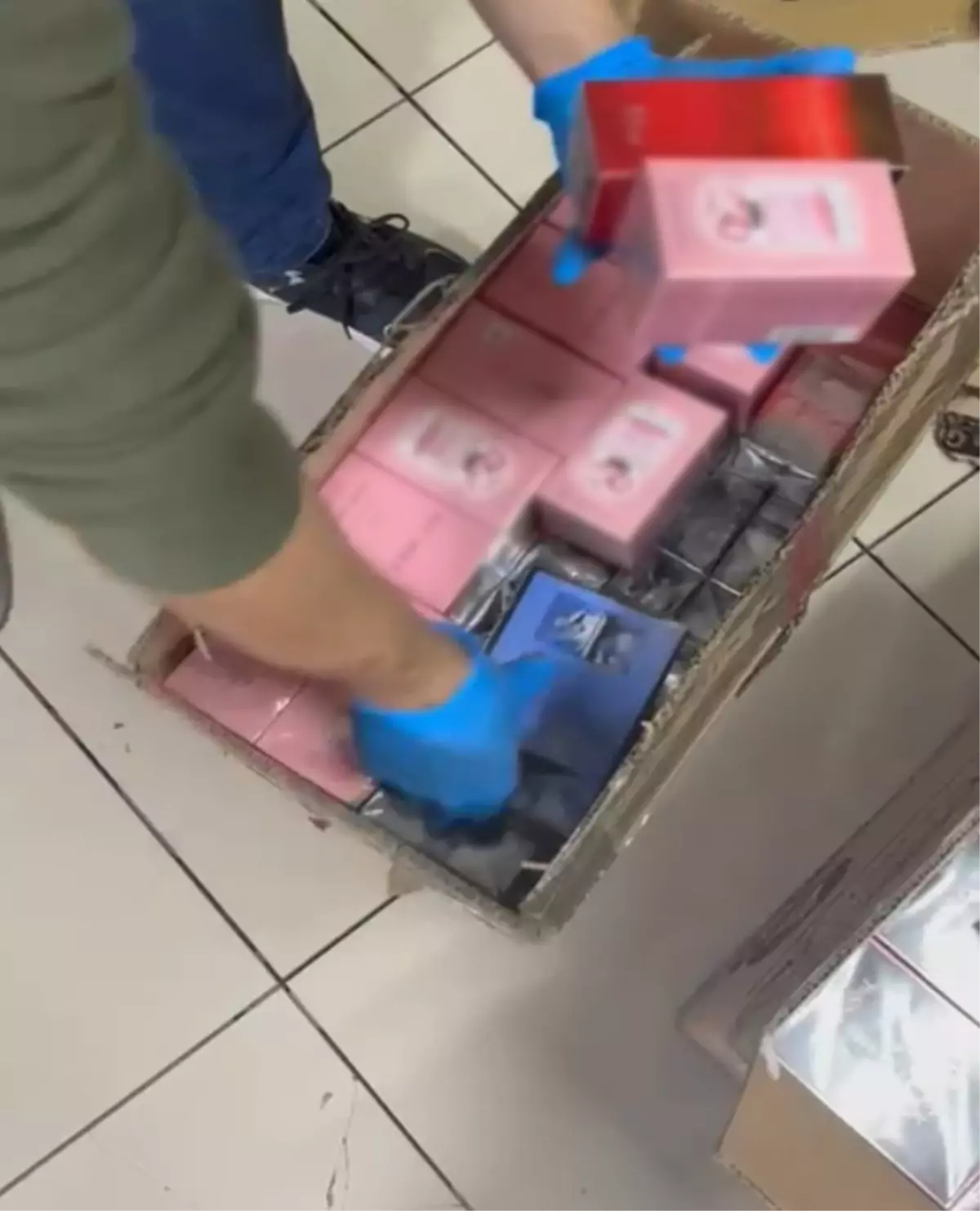 Mersin'de 459 Kaçak Parfüm Operasyonu: Gözaltına Alınan Şüpheli ve Ele Geçirilen Ürünler