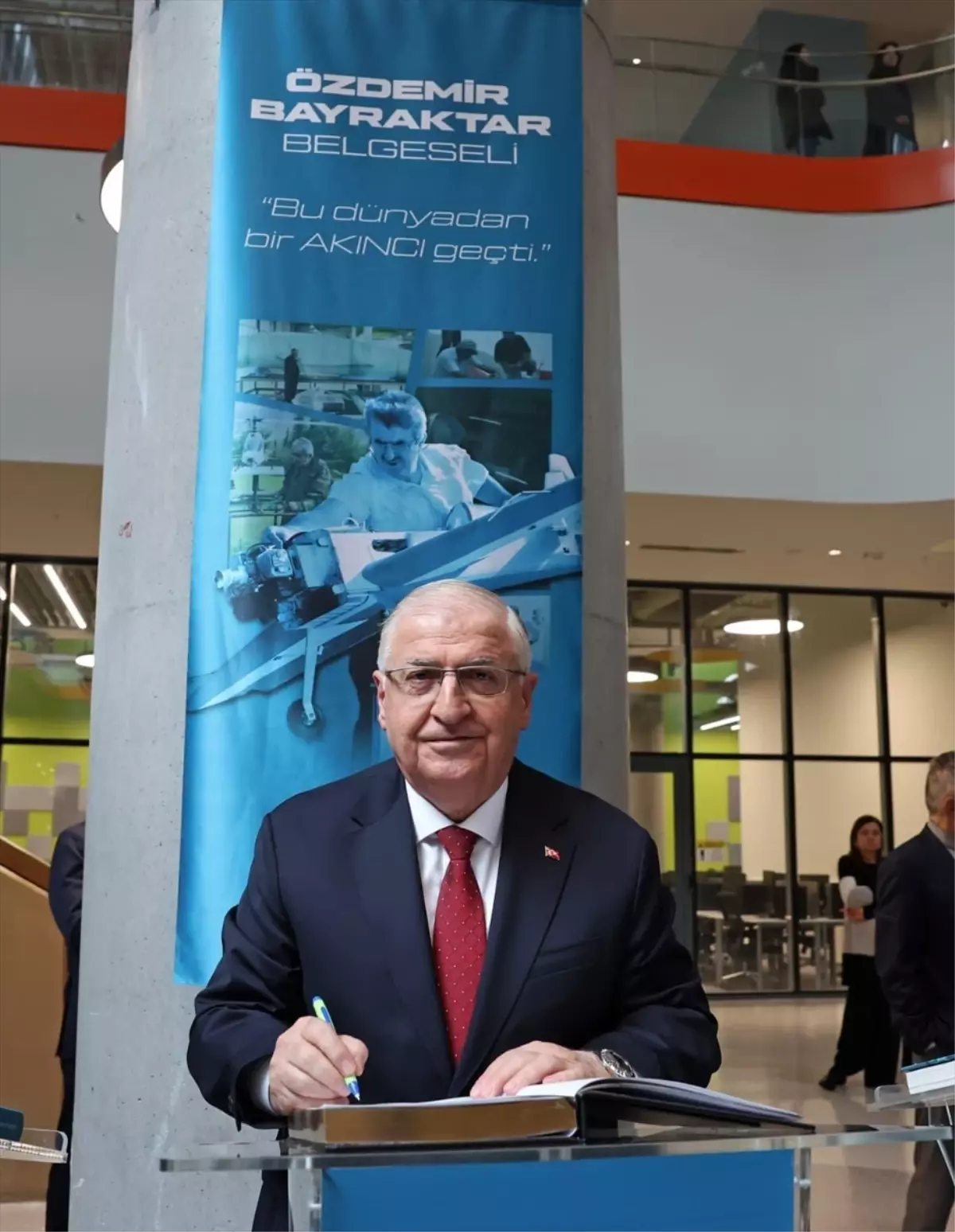 Yaşar Güler, Özdemir Bayraktar Belgeselinin Özel Gösteriminde Görüldü