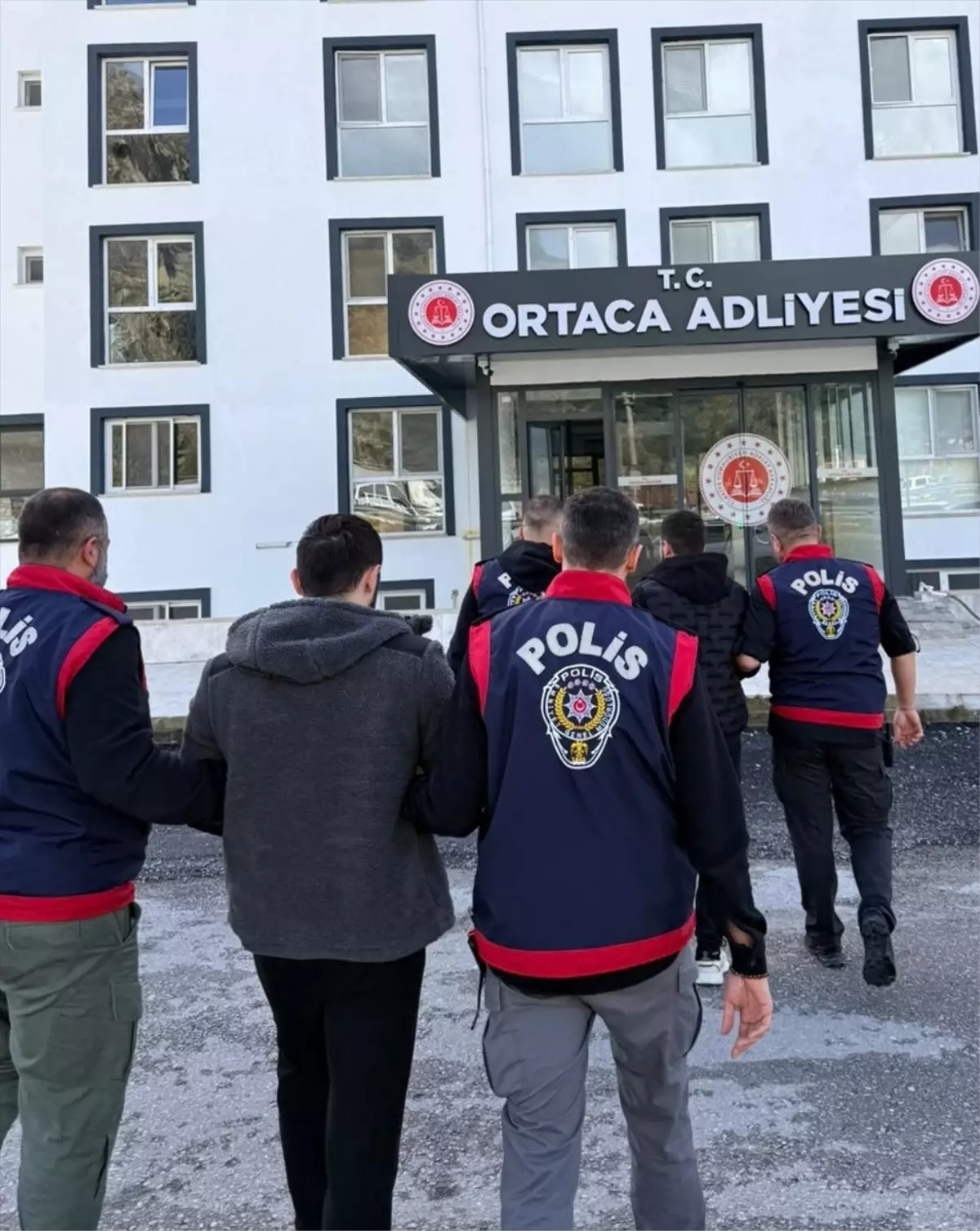 Muğla’da Sahte Ehliyet Kullanan İki Firarli Hükümlü Yakalandı