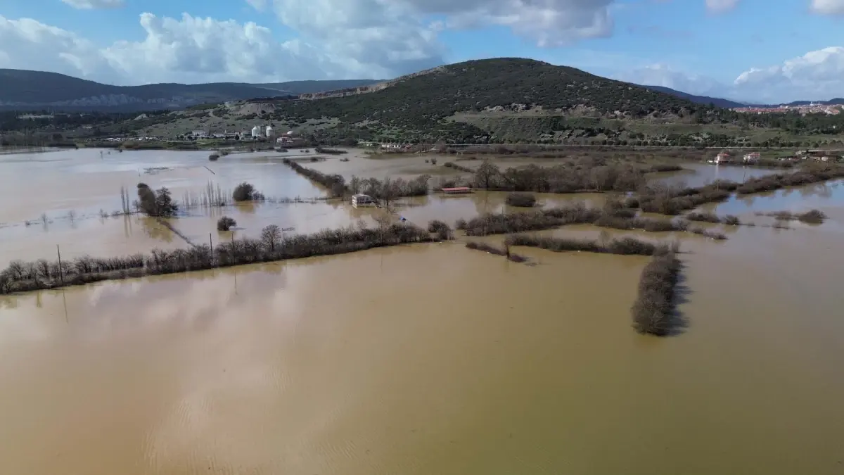 Menteşe’de Şiddetli Yağış Tarım Arazilerini Su Altına Çekti