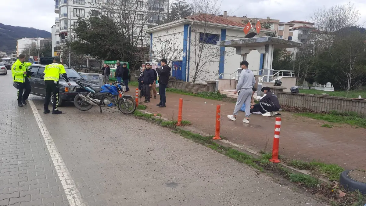 Kastamonu Cide'de Motosiklet Kazası: Sürücü Hastaneye Kaldırıldı