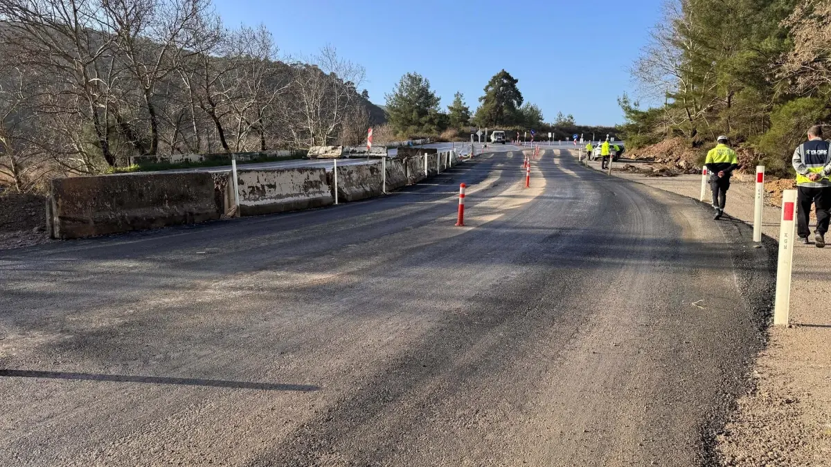 Selçuk Kara Yolu Kısmen Açıldı: Yağış Sonrası Trafik Yeniden Başladı