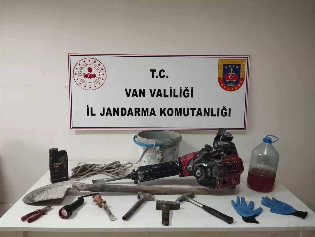 Van Erciş’te Kaçak Kazı Operasyonu: 4 Şahıs Gözaltına Alındı