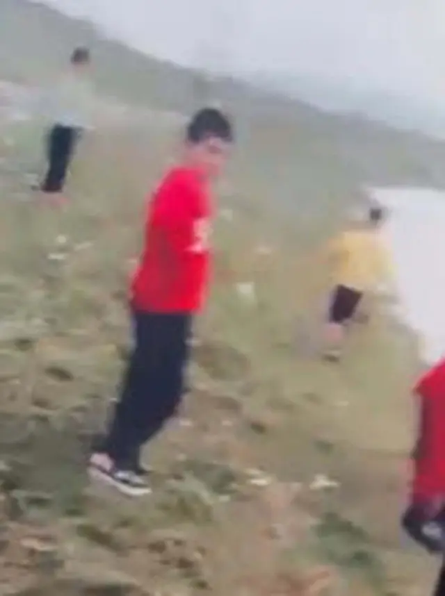 Arama ekibi Fetrek Deresi'nde çalışıyor