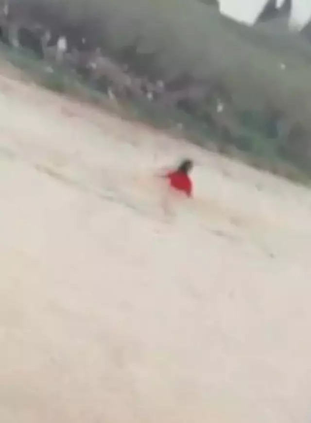 Fetrek Deresi kıyısında inceleme yapan polis