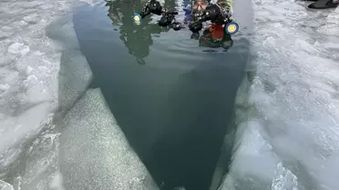 Buz altı dalış anı