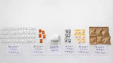 Denetim sırasında ele geçirilen uyuşturucu paketleri