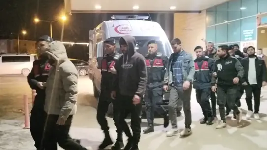 Jandarma ekipleri operasyon sırasında