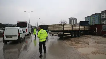Tır ve otobüs çarpışma anı