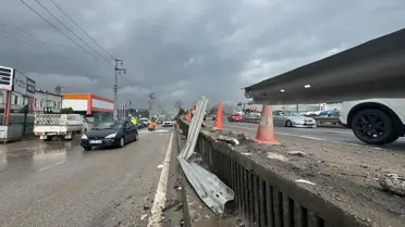 Kaza sonrası yan yola düşen otomobil