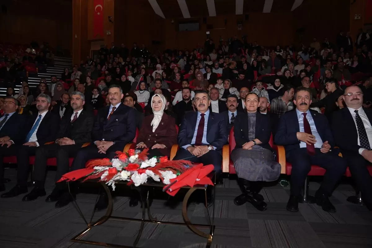 Milli Eğitim ve Aile Bakanları Atatürk Üniversitesi'nde Sanat Buluşmasına Katıldı