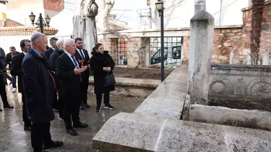 Alaeddin Bey Camii'nde 700. Yıl Etkinlikleri Kapsamında Mezar Taşları Restorasyonu Tamamlandı