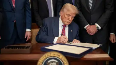 Trump, İran ile Ticaret Yapan Ülkelere Yeni Gümrük Vergisi Getiriyor