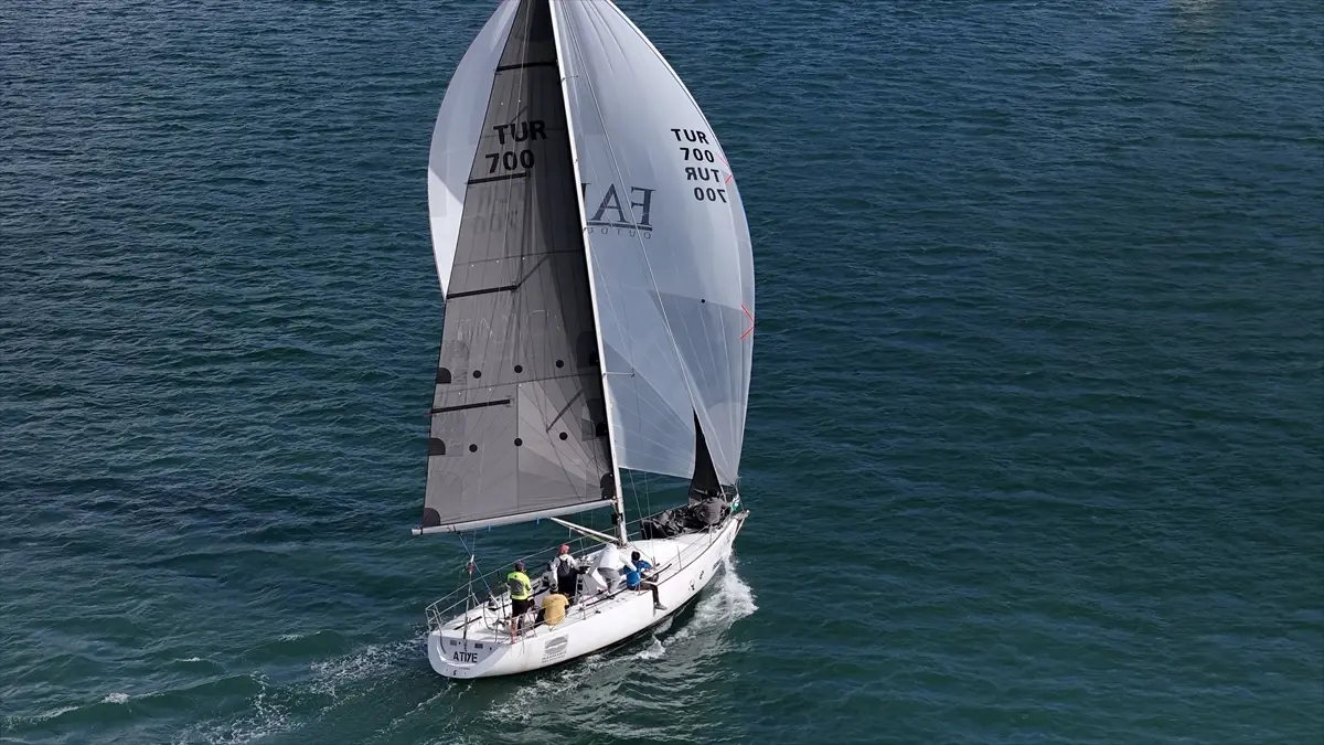 Marmaris MIYC Kış Trofesi'nde 44 Yelkenliyle Renkli Yarışlar Devam Ediyor