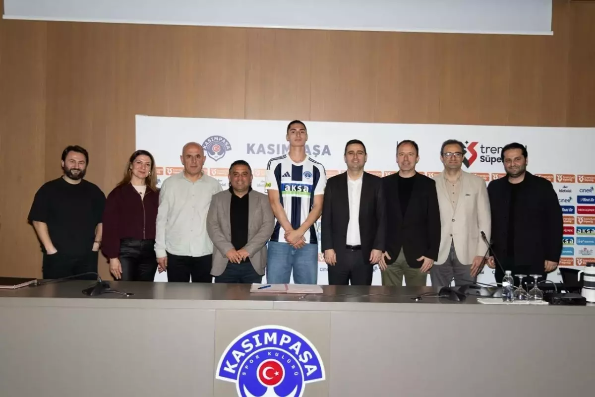 Ahmet Taha Dağbaşı Kasımpaşa'ya Katıldı: Genç Stoper Süper Lig'e Adım Attı
