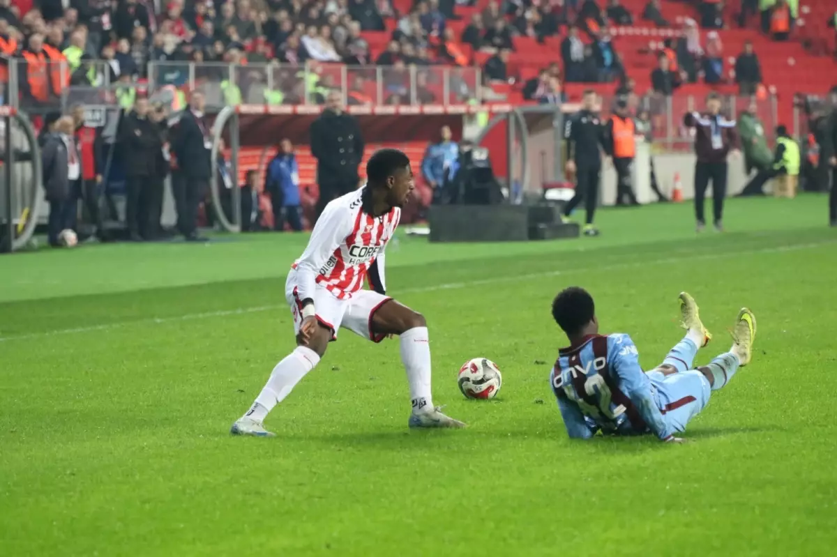 Trabzonspor, Samsunspor'u 3-0'lık Galibiyetle Boğdu